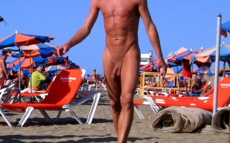 Beach Flash Dick Videos and Gay Porn Movies