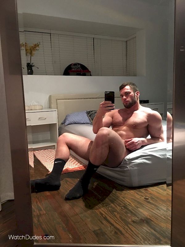 This straight dude can't explain why he sent 38 hot pics of his dick to some guys on instagram
